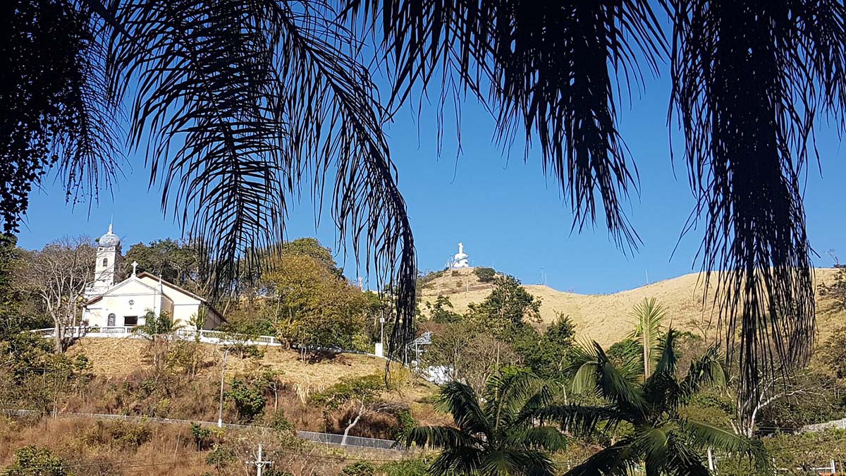 Morro do Cruzeiro - Morro do Cristo - Vista da Igreja Nossa Senhora das Graças - Águas de Lindóia SP